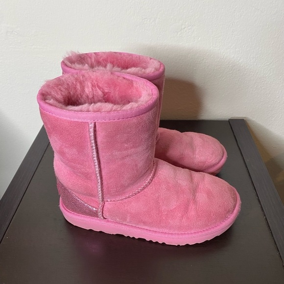 Girls Pink Uggs size 2 classic II Glitz - Picture 4 of 7
